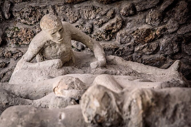 PompeiI Exclusive Tour with your Archaeologist in a Small Group - Via dell’Abbondanza and Pompeii’s street life