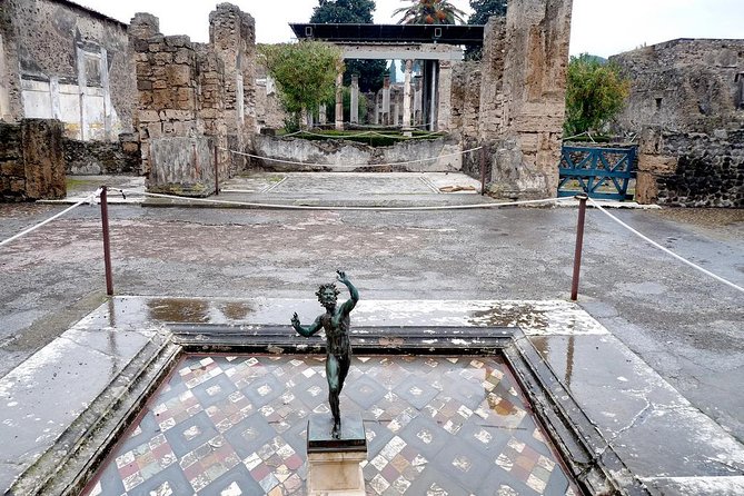 Pompeii Express Guided Tour by Train from Sorrento - Why a guide matters at Pompeii