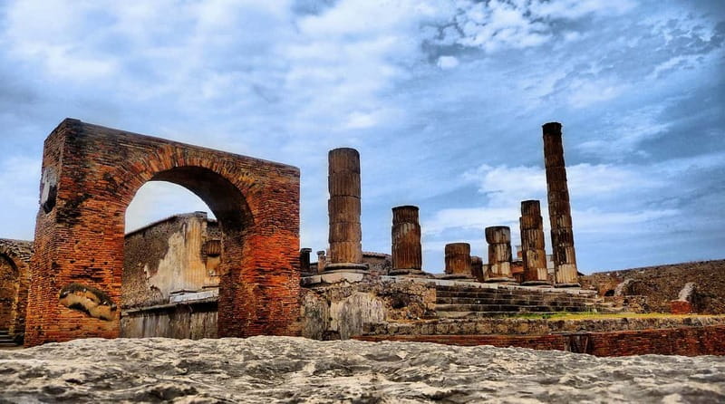 Pompeii: Group Tour with an Archeologist Guide - The Forum, Basilica, and public life