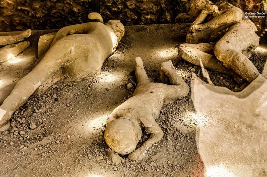 Pompeii: Group Tour with an Archeologist Guide - What the two-hour format does well