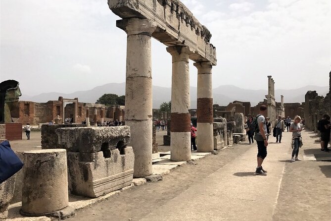 Pompeii: Guided Small Group Tour Max 6 People with Private Option - Pompeii’s houses reveal private Roman life