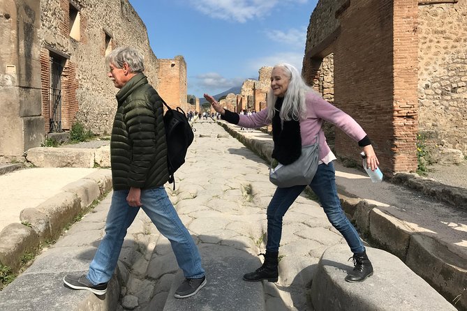 Pompeii Guided Tour & Horse Riding on Vesuvius with Lunch - Pompeii with an archaeologist