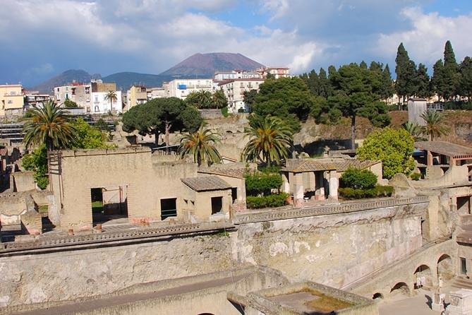 Pompeii & Herculaneum Day Trip from Naples with Lunch - Lunch at a Local Restaurant