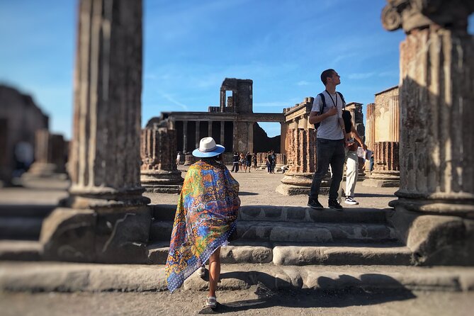 Pompeii Private Tour with an Archaeologist and Skip The Line - Meeting your guide at Piazza Esedra