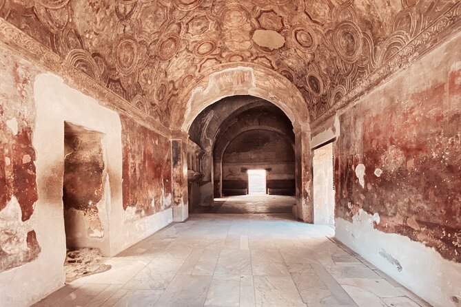 Pompeii Private Tour with an Archaeologist and Skip The Line - 3 hours - Markets, shops, and Roman fast food