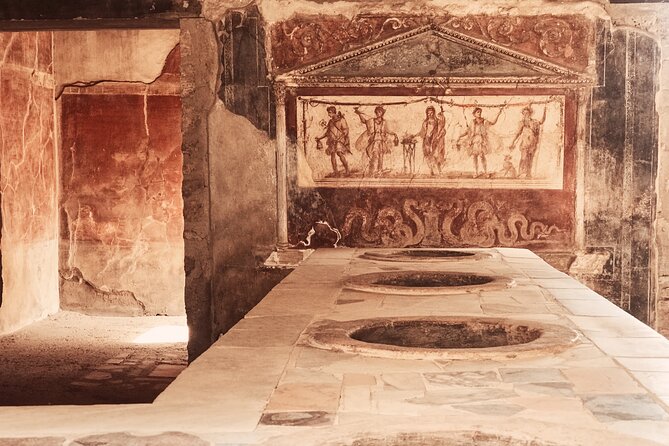 Pompeii Private Tour with an Archaeologist and Skip The Line - 3 hours - Meeting at Porta Marina Superiore