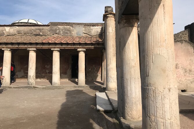 Pompeii Private Tour with an Archaeologist and Skip The Line - Gladiator barracks and the Lupanare