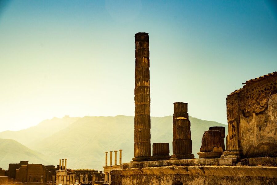 Pompeii: Skip-the-line-Ticket and Guided Tour - Walking the main streets and forum