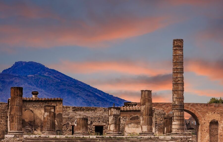 Pompeii: Skip-the-line-Ticket and Guided Tour - Frescoes, mosaics, and preserved homes
