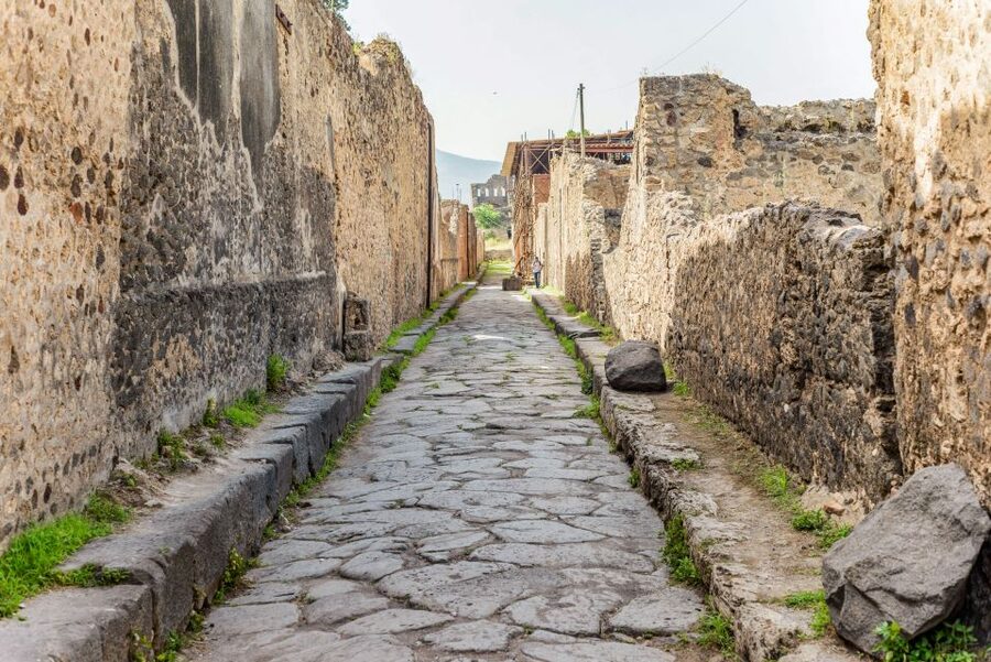 Pompeii: Small Group Tour with an Archaeologist - Small Group or Private Tour?