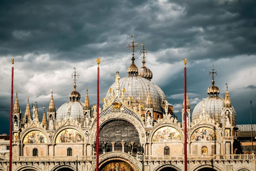 Priority Access St. Mark's Basilica Tour with Terrace Option - Inside the basilica: gold, stories, and changing styles