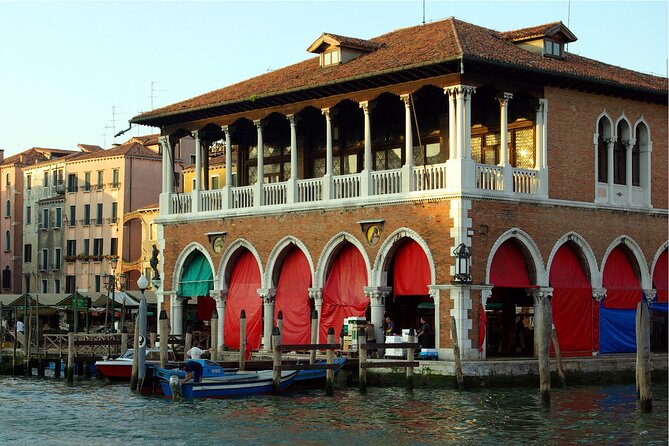 Private 3 hrs Venice Tour: St Mark's, Walking tour & Boat tour - Santa Maria Formosa and the Castello backstreets