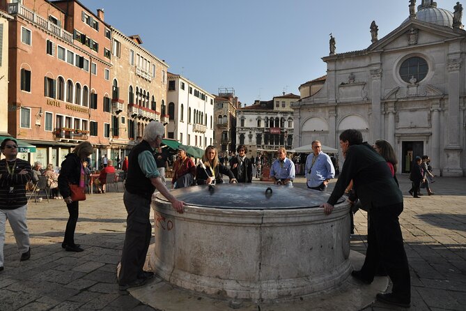 Private 3 hrs Venice Tour: St Mark's, Walking tour & Boat tour - Guides can make or break the experience