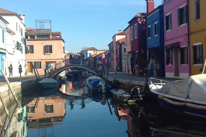 Private Excursion by Typical Venetian Motorboat to Murano, Burano and Torcello - Guides make or break the four-hour schedule