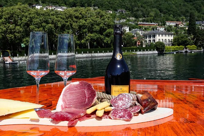 Private Tour by Classic Wooden Boat on Lake Como - Cernobbio and the polished face of the lake