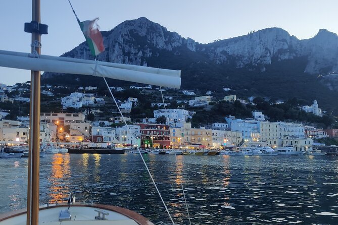 Private tour in a typical Capri boat - Marina Piccola and time for a swim