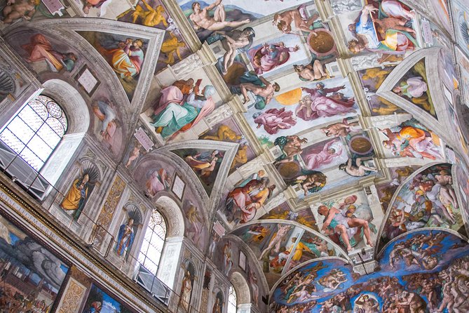 Private Vatican Museums Tour with Sistine Chapel & St. Peter's Basilica - The Sistine Chapel: hear the explanation before silence