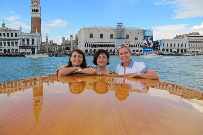 Private Venice 2 hrs Tour: Boat & Walking Tour with food tasting - Why Venice is best understood from the canals