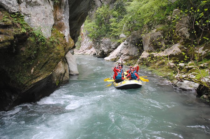 Rafting "Canyon" - Riding the Lao River Through the Canyon