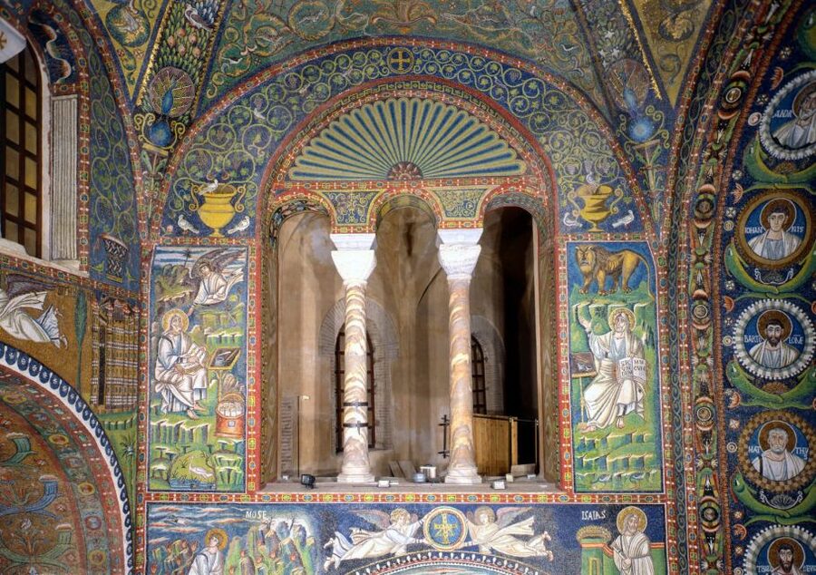 Ravenna: UNESCO Monuments and Mosaics Guided Tour - What the guides add to the walk