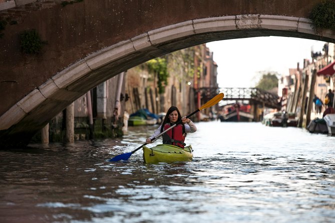 Real Venetian Kayak - Tour of Venice Canals with a Local Guide - A different look at the Jewish quarter