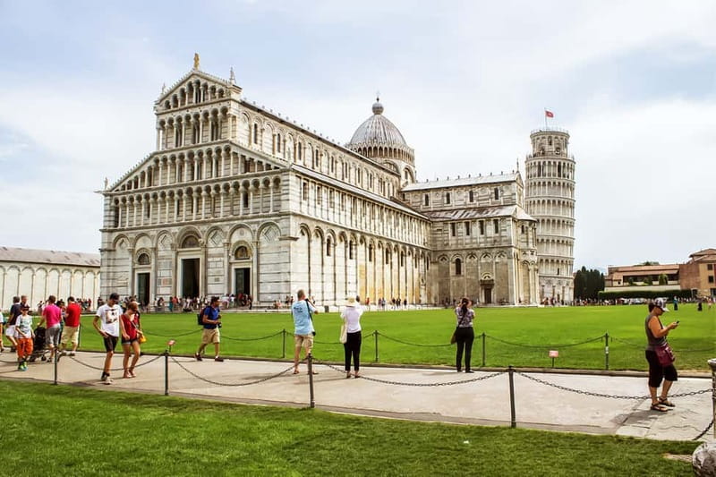 Reserved Entrance to Leaning Tower of Pisa & Cathedral - Arriving at Piazza del Duomo