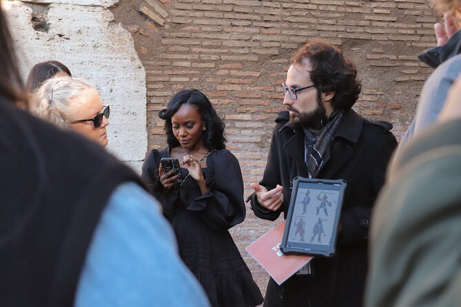 Roma: Colosseum, Forum, and Palatine Hill Local Guided Tour - Who should book this tour?