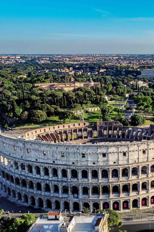 Rome: 1-Hour Fast Colosseum Tour - The 15-minute walk to the amphitheater