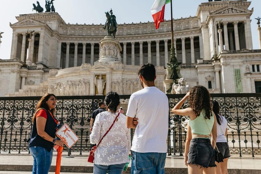 Rome: Altar of the Fatherland Elevator and Museum Tickets - Palazzo Venezia adds another layer of Rome