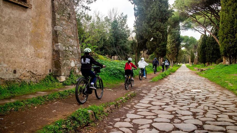 Rome: Appian Way Aqueducts Bike Tour (UPG Catacombs & Lunch) - The return past the Baths of Caracalla