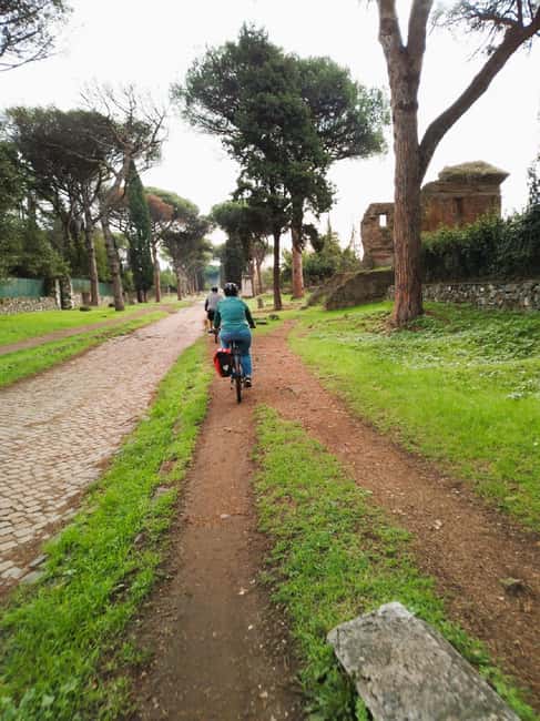 Rome: Appian Way & Catacomb Sunset E-bike Tour with Aperitif - Villa di Massenzio and Cecilia Metella
