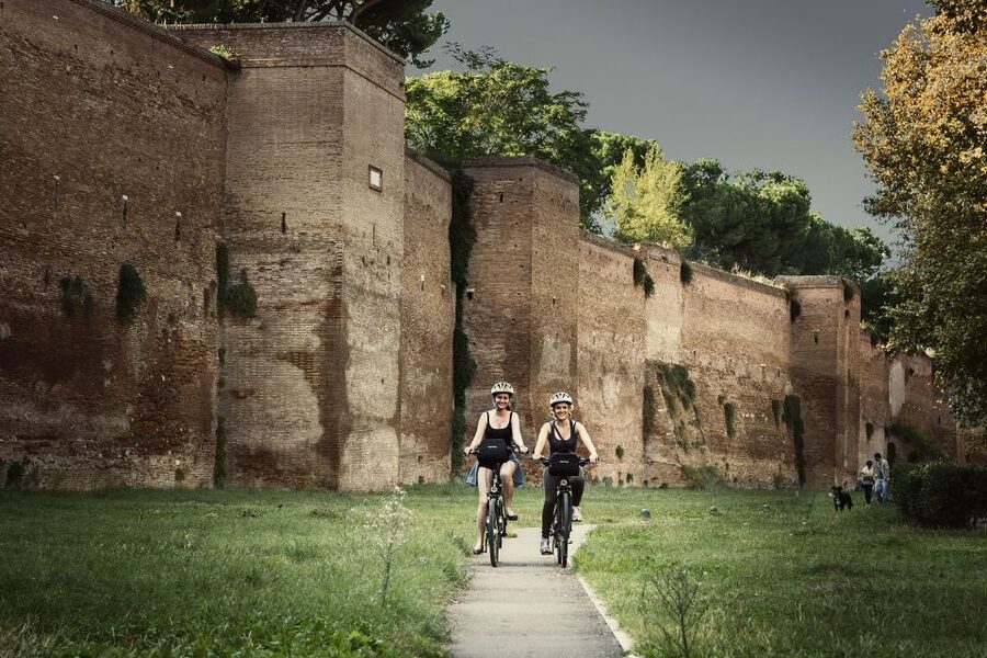 Rome: Appian Way, Catacombs, & Roman Aqueducts E-bike Tour - Villas, mausoleums, and the Roman countryside