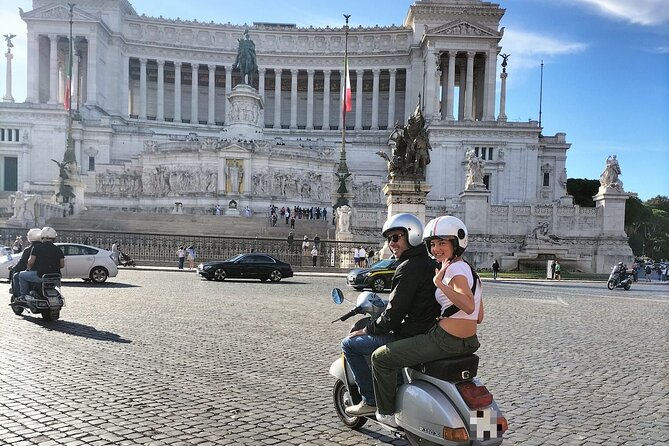 Rome by Vespa: Classic Rome Tour with Pick up - The Colosseum, Roman Forum, and Circus Maximus
