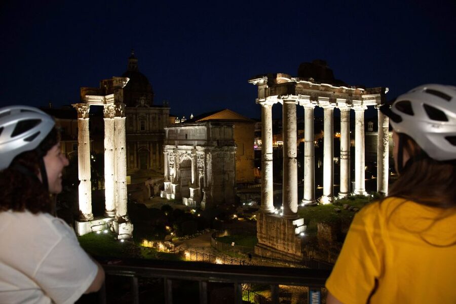 Rome: Cannondale E-Bike Evening Tour with Optional Dinner - Piazza Farnese and the four-hour trattoria stop