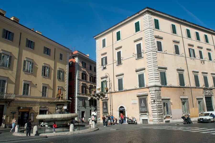 Rome: Capitoline Museums Experience with Multimedia Video - The Phone Audioguide Versus a Local Guide