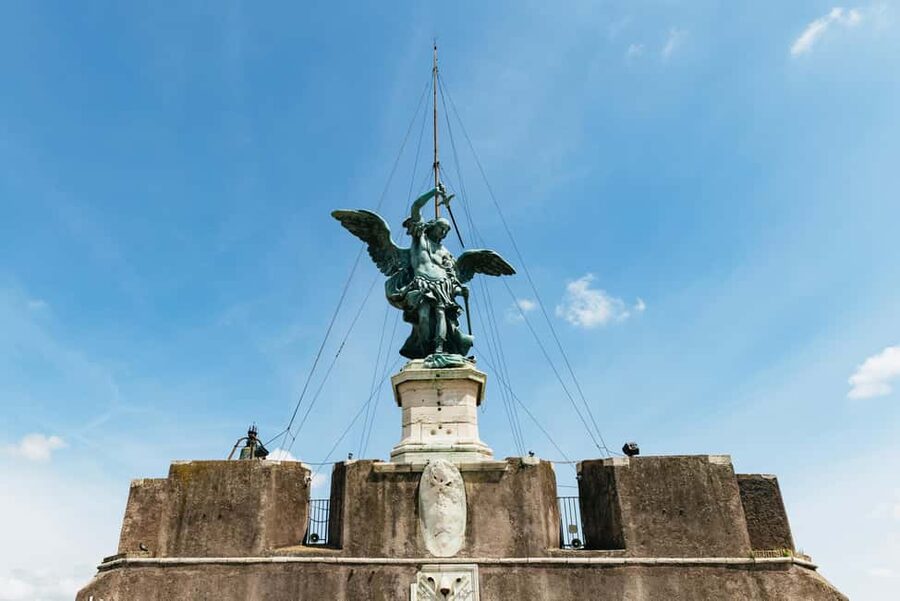 Rome: Castel Sant'Angelo Skip-the-Line Guided Tour - Historical prisons and the castle’s grim side