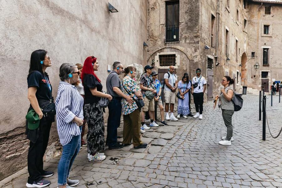 Rome: Castel Sant'Angelo Skip-the-Line Guided Tour - How the guides shape the experience