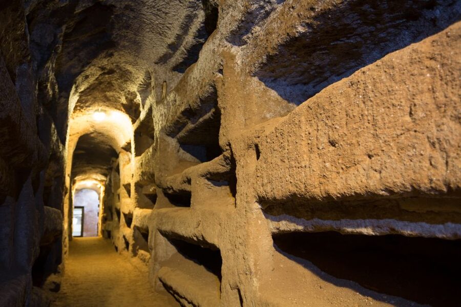 Rome: Catacombs Guided Tour with Transfer - Entering the catacombs