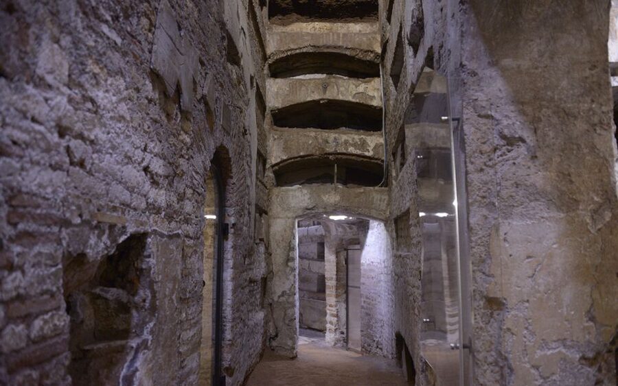 Rome: Catacombs of St. Callixtus Entry Ticket & Guided Tour - The ticket office and the start of the visit
