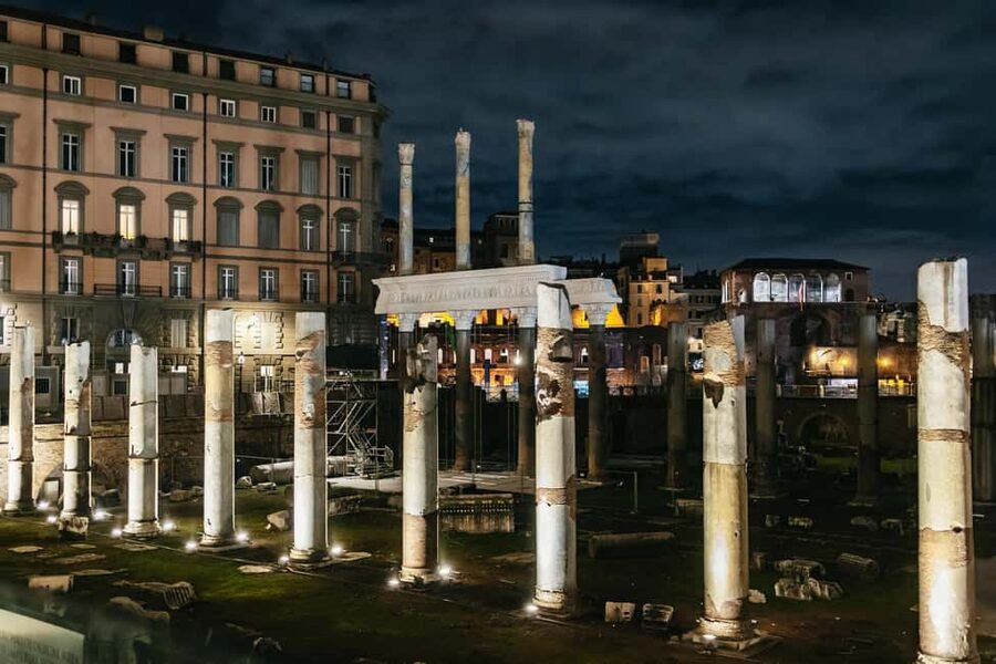 Rome: City Highlights Moonlight Walking Tour - Trevi Fountain under the evening lights