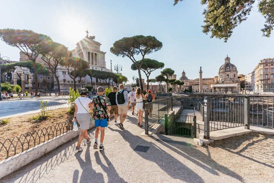 Rome: City Highlights Walking Tour - Trevi Fountain and the art of the quick stop