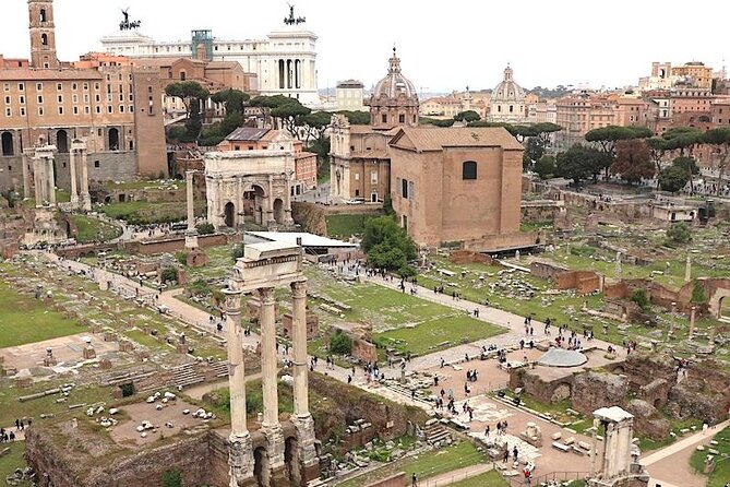 Rome: Colosseum Arena Floor Tour with Roman Forum & Palatine Hill - Guide quality is the biggest variable