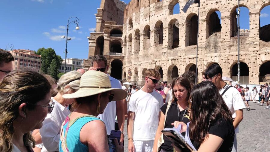 Rome: Colosseum Express Entry with Audio Guide App - Using the audio guide app well