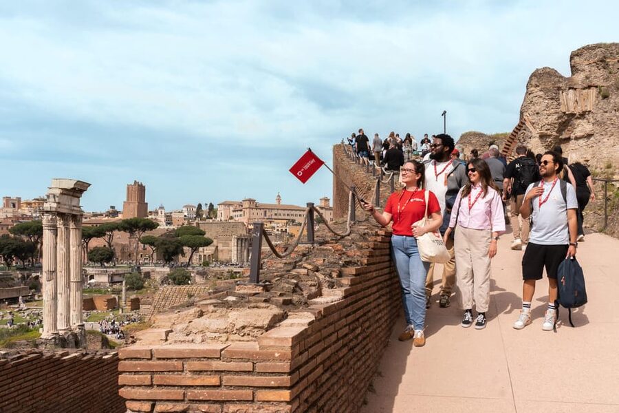 Rome: Colosseum, Forum, and Palatine Tour - Finding the group and preparing for the walk