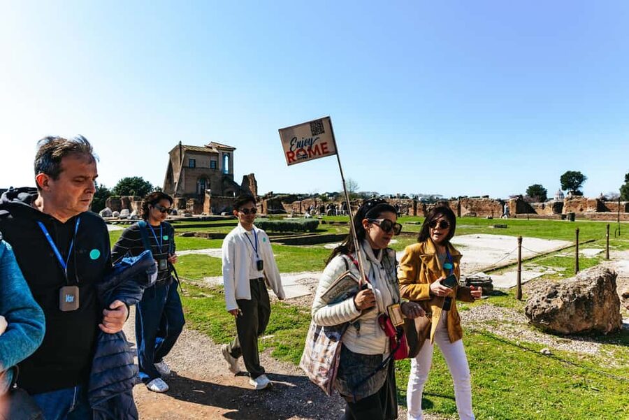 Rome: Colosseum, Forum & Palatine Hill Tour & Optional Arena - Palatine Hill and Rome’s foundation story