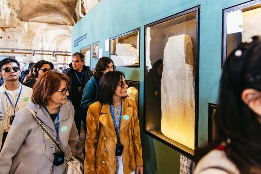 Rome: Colosseum, Forum & Palatine Hill Tour & Optional Arena - What the guide adds to the Colosseum