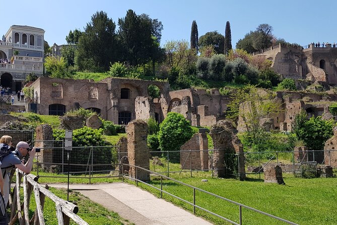 Rome: Colosseum, Palatine Hill and Roman Forum Guided Tour - The Arch of Constantine and the walk along Via Sacra