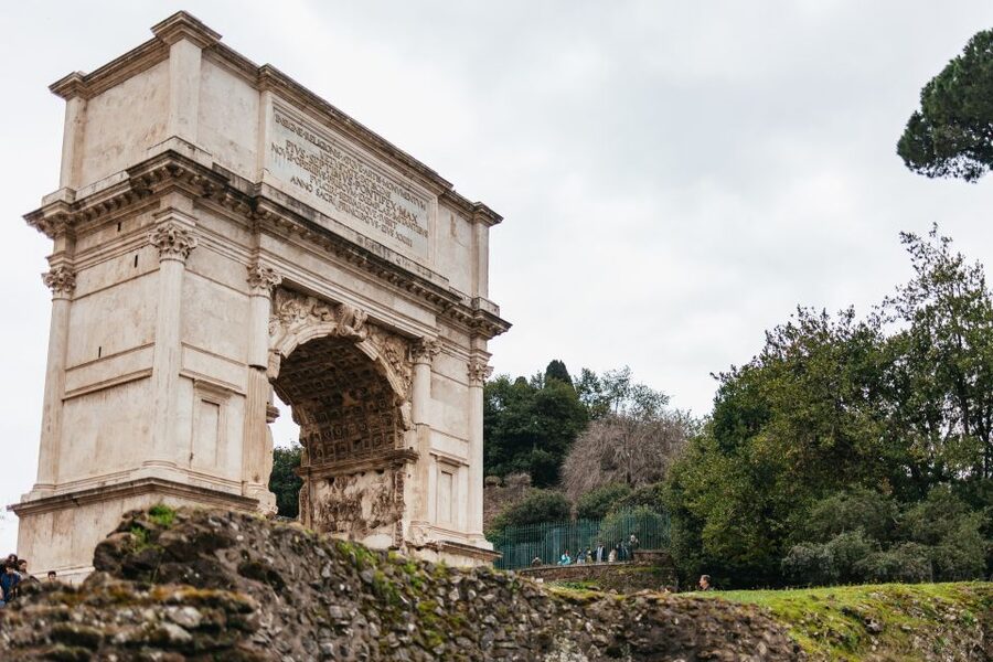 Rome: Colosseum, Palatine Hill & Roman Forum Guided Tour - Why a guide helps at the Colosseum