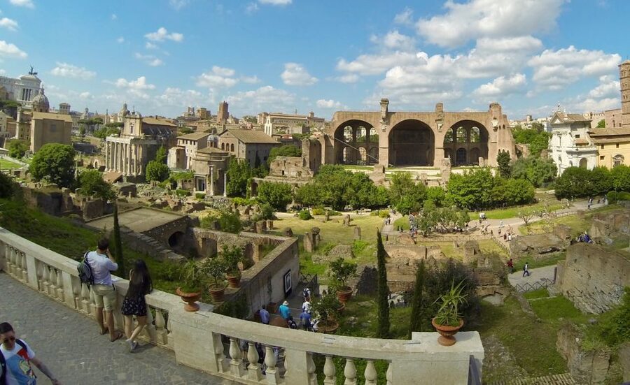 Rome: Colosseum, Roman Forum, and Palatine Hill Tour - What the guides add to the experience