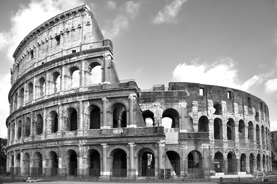 Rome: Colosseum, Roman Forum & Trajan's Market Exterior Tour - The guides make or break the experience